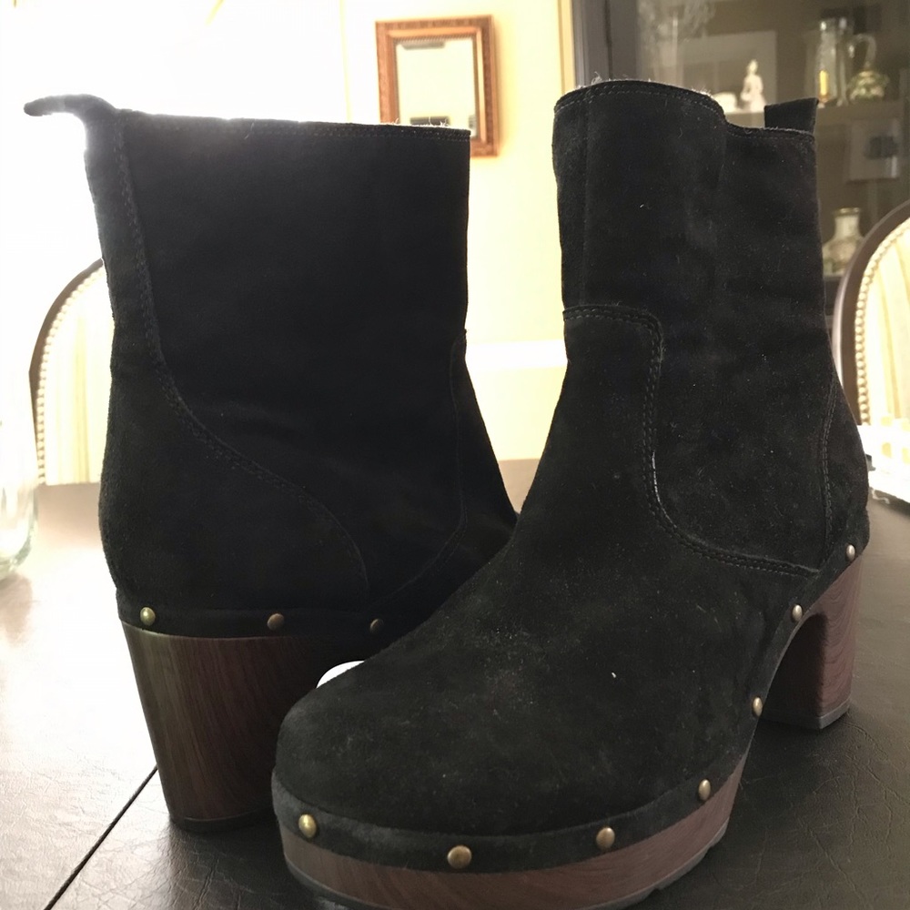 Clark’s ankle boots with shearling inside (faux)